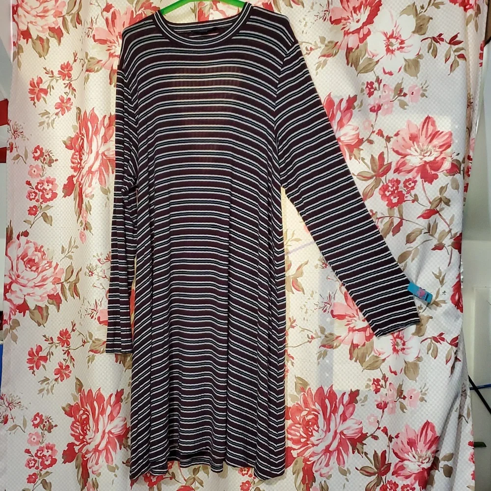 American Eagle Outfitters Black, Maroon and White Striped Top - Picture 1 of 8